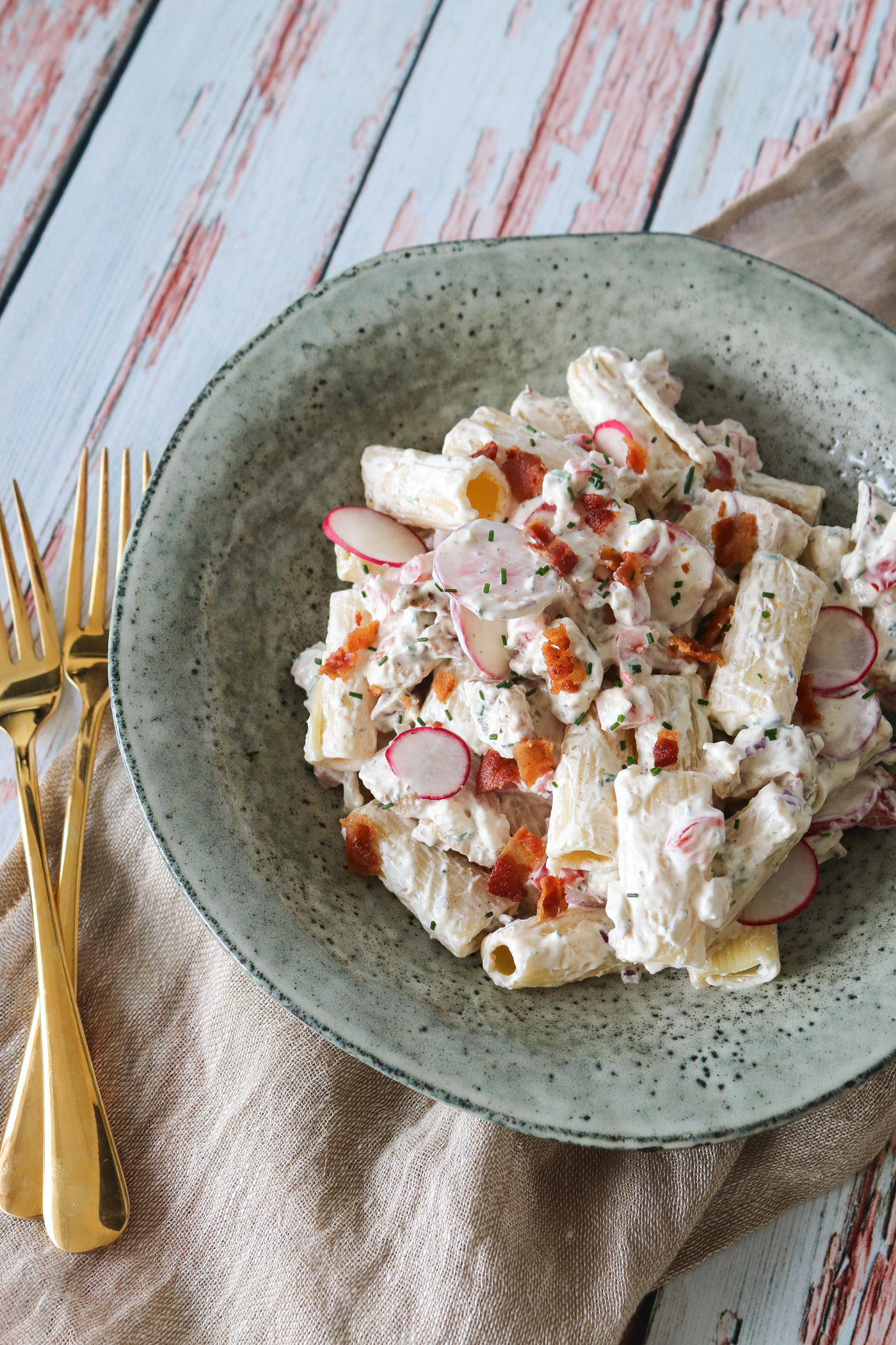 Pikant Pastasalat - Cremet Pastasalat Med Pikantost, Kylling Og Bacon