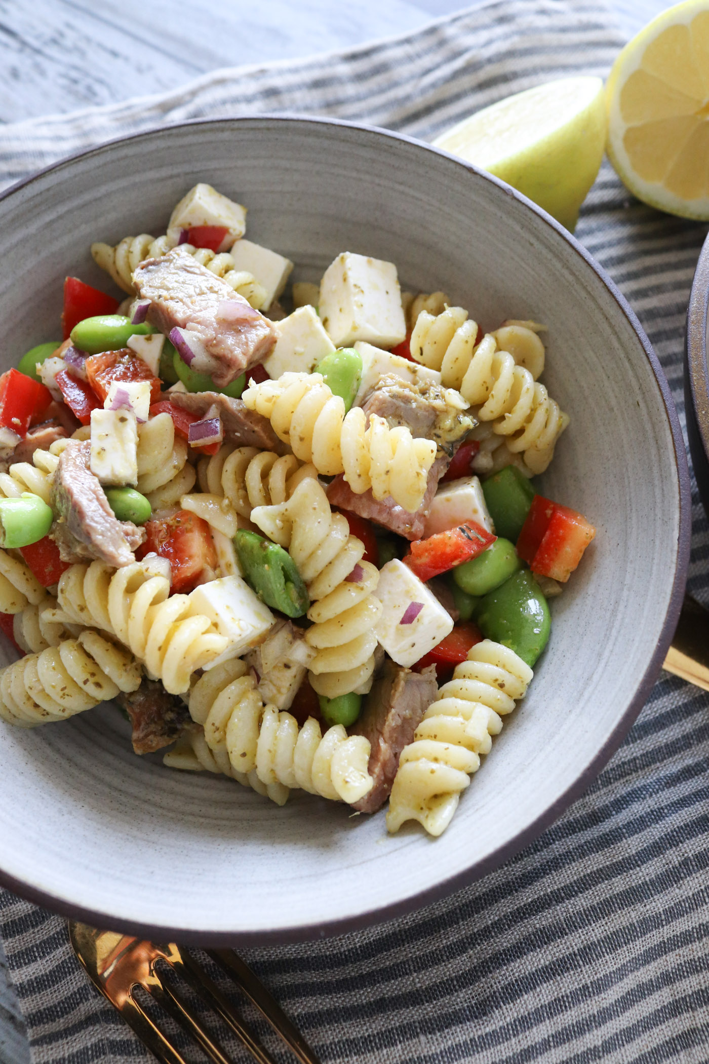 Pastasalat Med Oksecuvette Pesto Feta Og Edamame