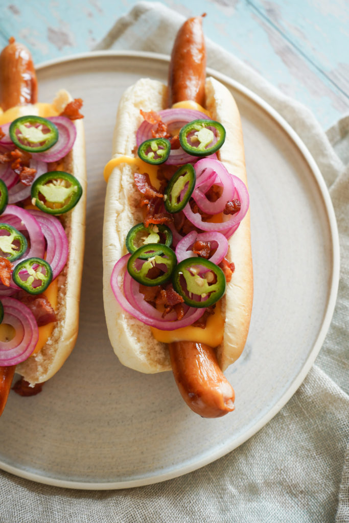 tank Skov Berolige Hotdog Med Ostesauce Og Bacon - Hjemmelavede Hptdogs