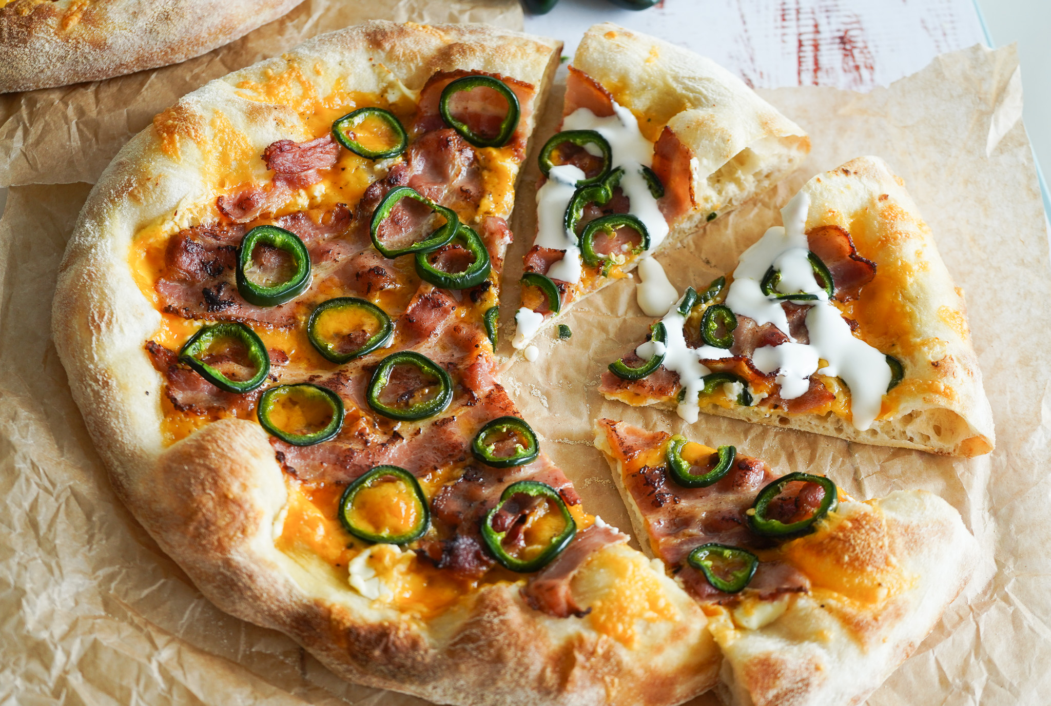 Jalapeño Pizza - Pizza Med Flødeost, Bacon Og Chili