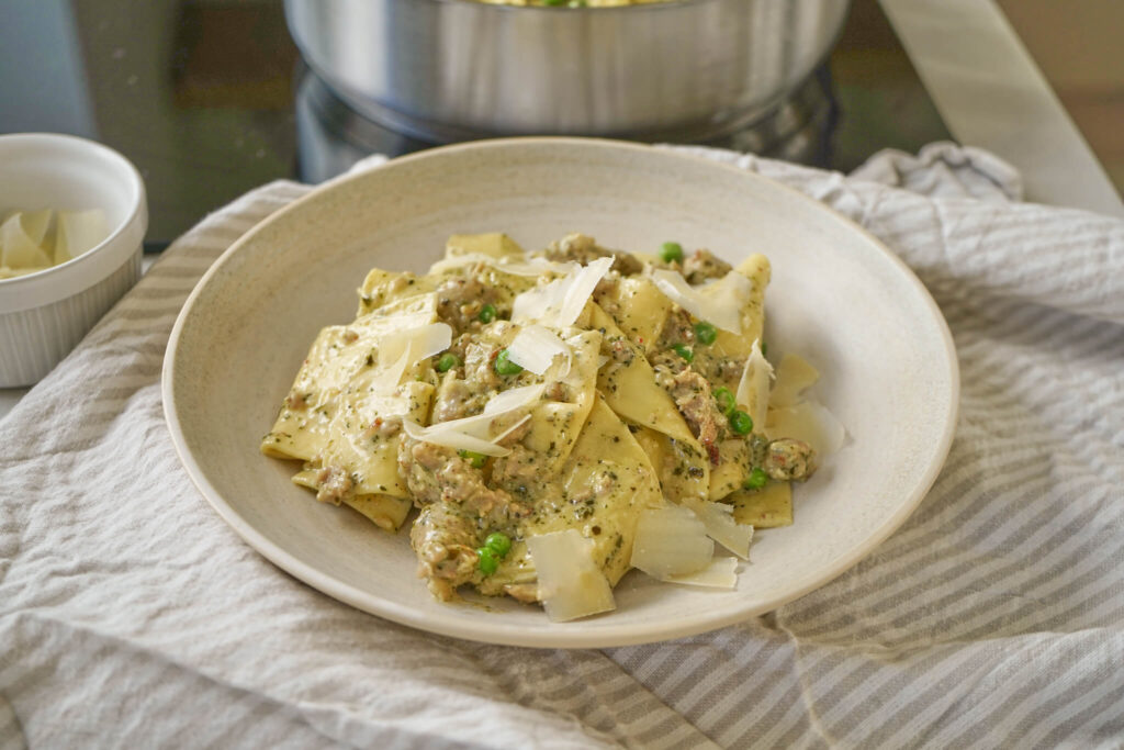 Pasta med mascarpone og pesto