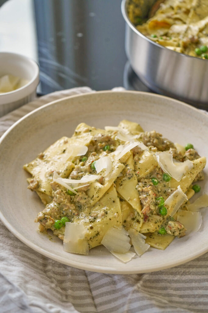 Pasta med mascarpone og pesto