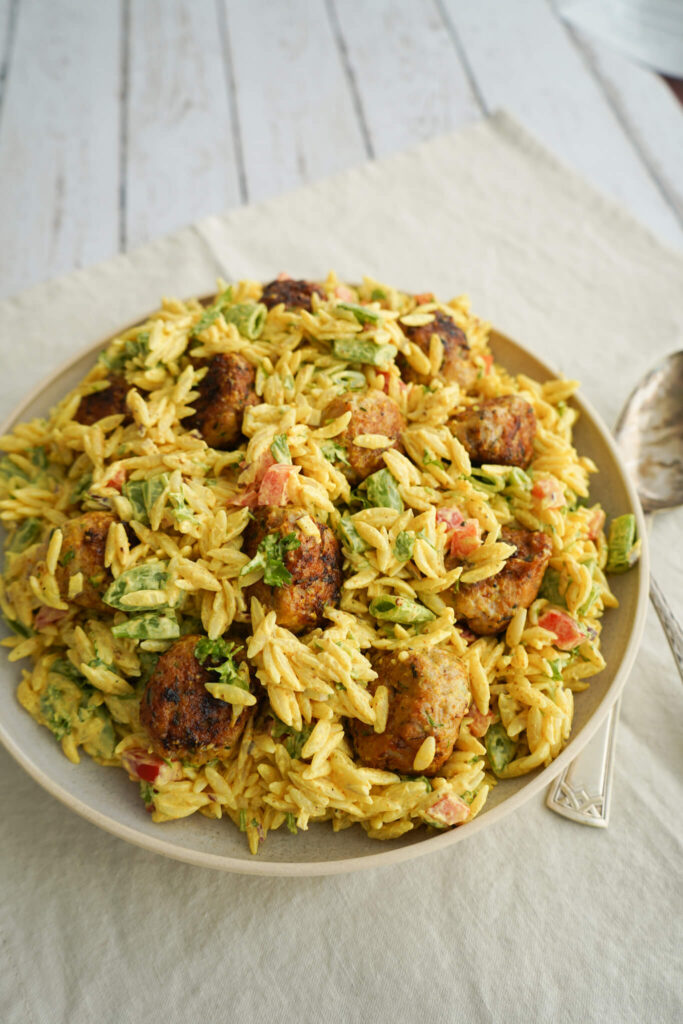 Pastasalat Med Kyllingekødboller