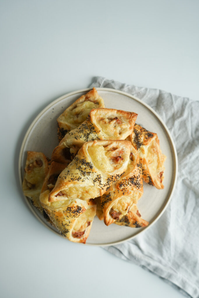 Butterdejshapsere Med Gouda Og Svinekød
