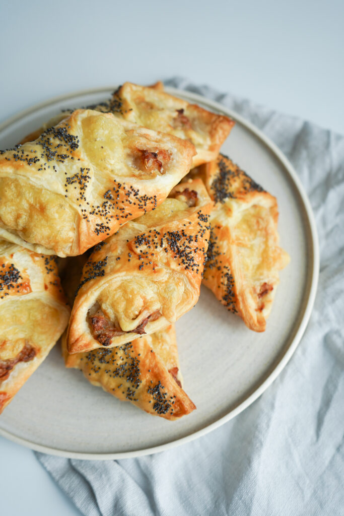 Butterdejshapsere Med Gouda Og Svinekød