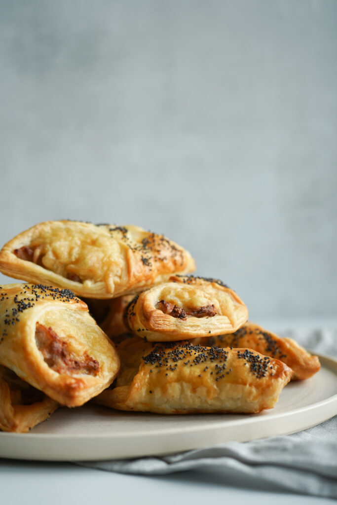 Butterdejshapsere Med Gouda Og Svinekød