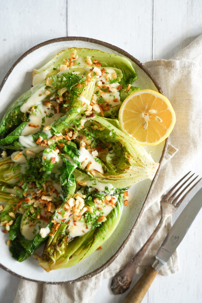 Stegt Romainesalat Med Parmesansauce