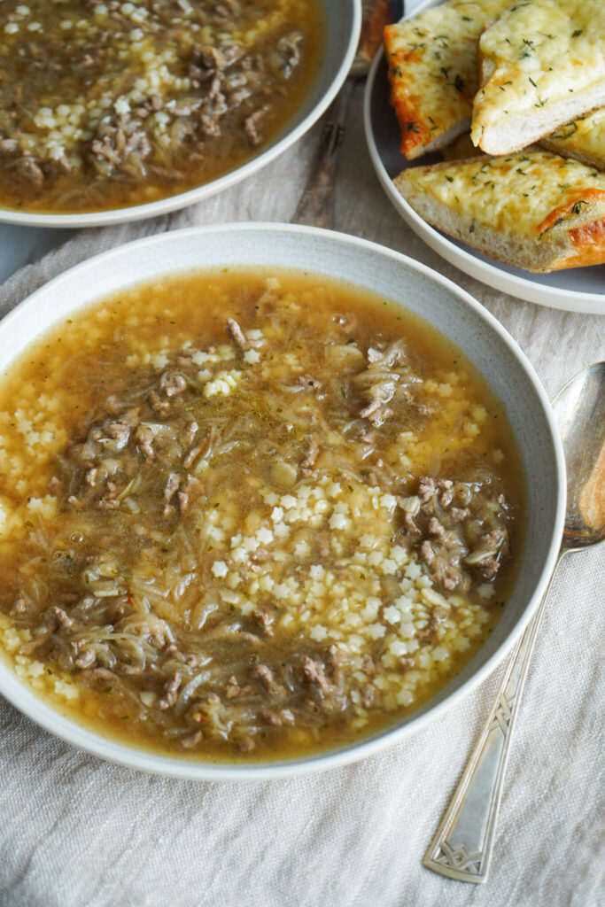 Oksekødsløgsuppe