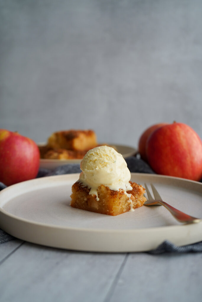 Blondie Med Æbler, Marcipan Og Brun Farin