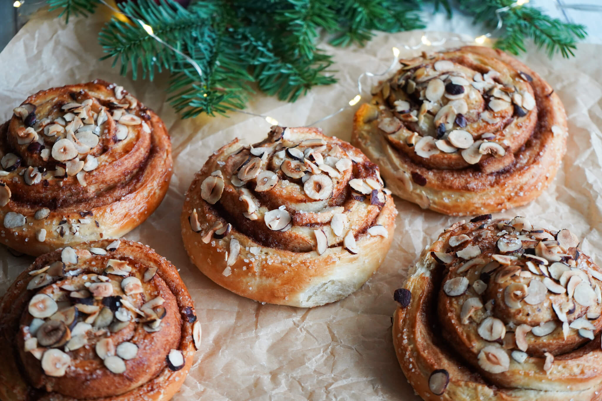 Julesnegle med æble, kanel og marcipan
