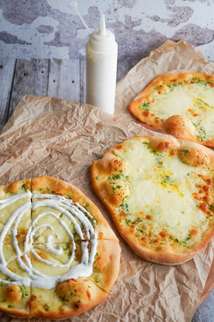 Hvidløgsbrød Pizza