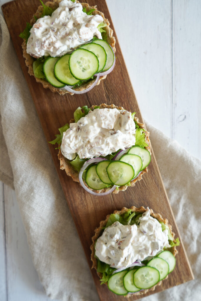 Rugbrødstærter Med Kyllingesalat