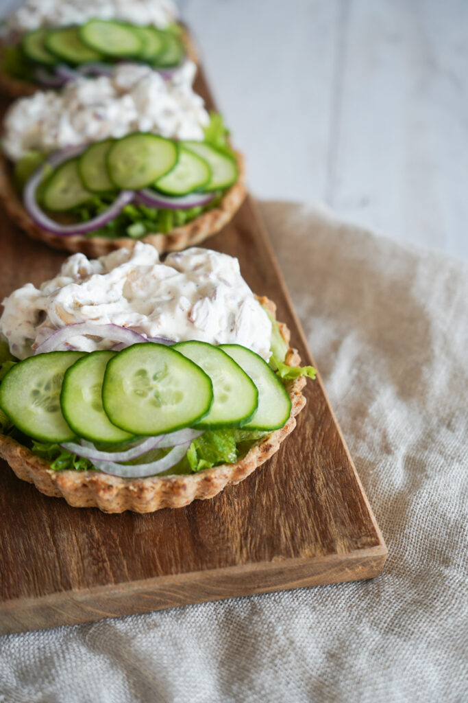 Rugbrødstærter Med Kyllingesalat