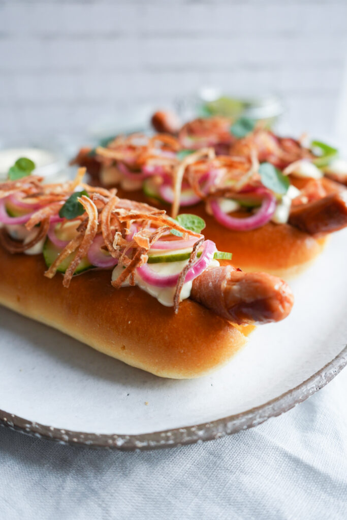 Hotdog Med Bacon, Bearnaisemayo Og Ristede Løg