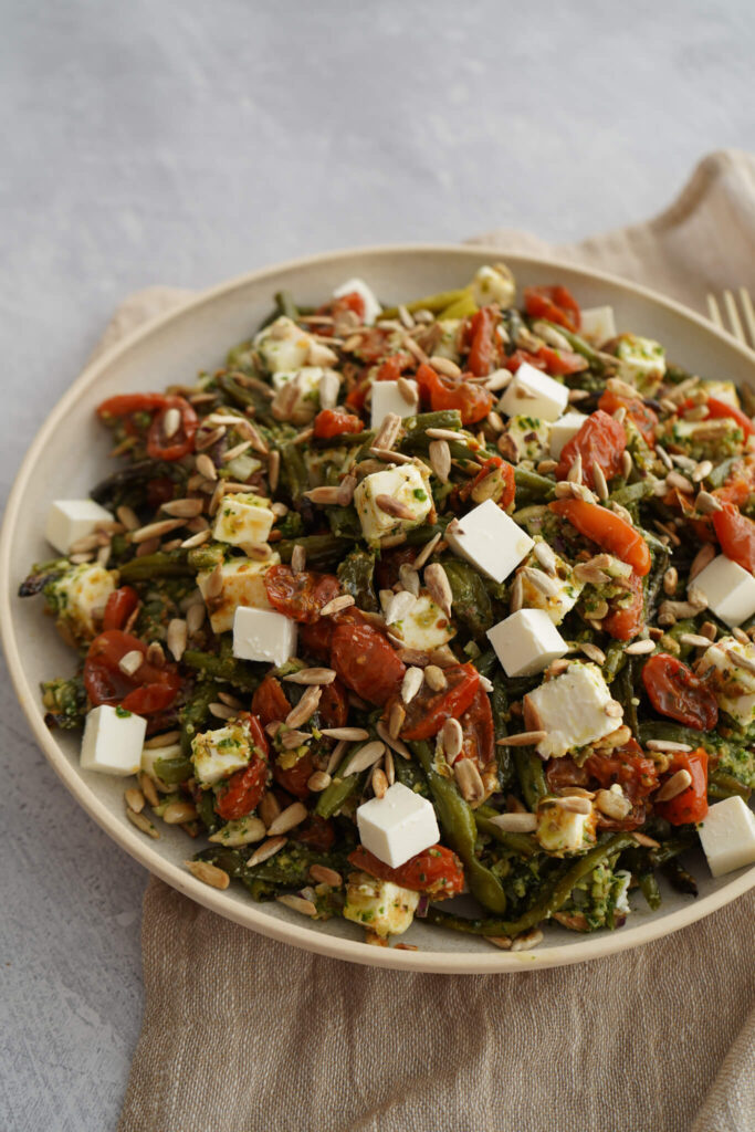 Bønnesalat med pesto og semitørrede tomater