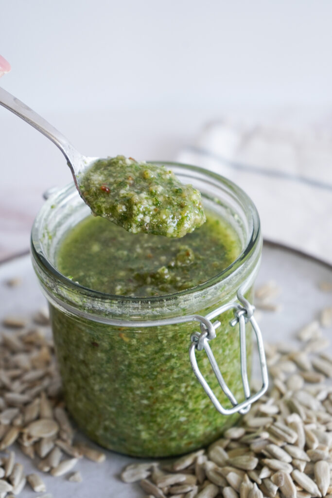 Solsikkekernepesto