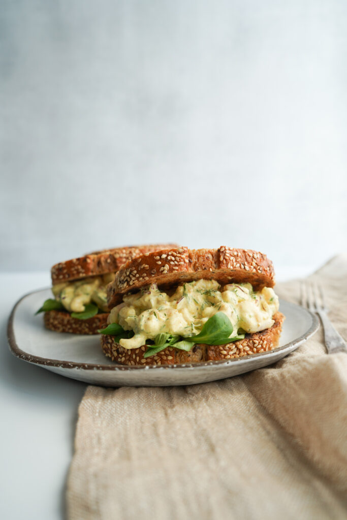 Sandwich Med Rejesalat Med Karrydressing