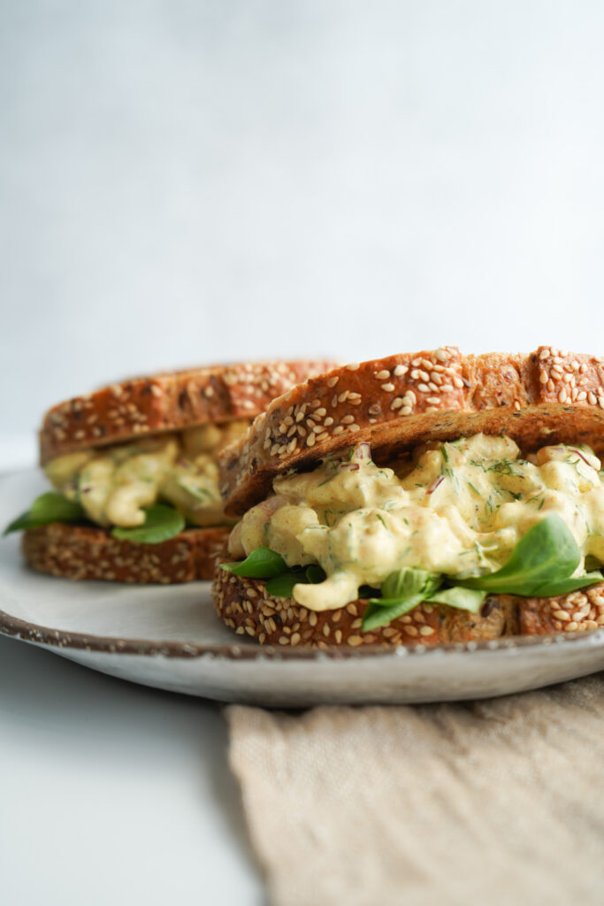 Sandwich Med Rejesalat Med Karrydressing