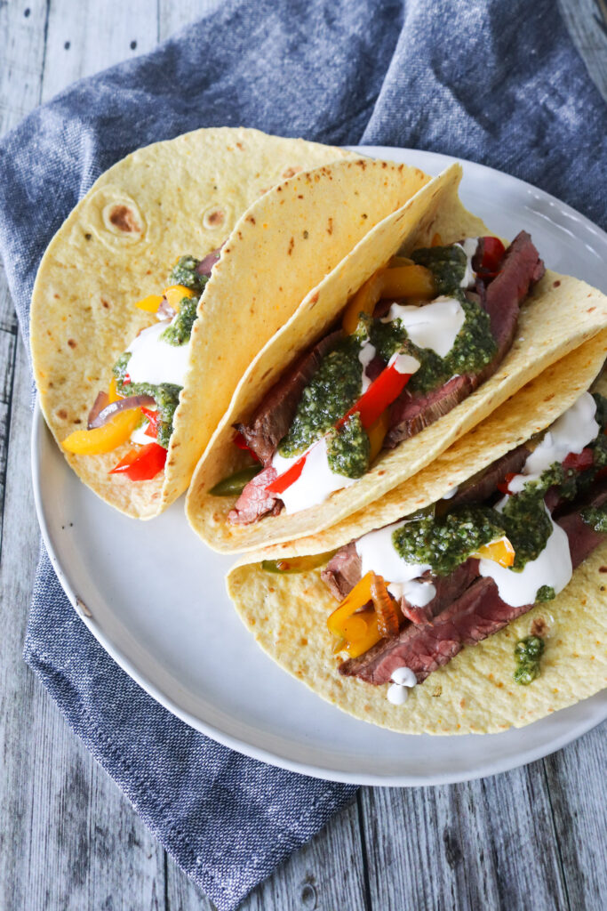 Bløde Tacos Med Flanksteak - Tacos Med Oksekød Og Pesto