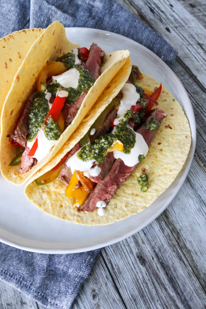 Bløde Tacos Med Flanksteak - Tacos Med Oksekød Og Pesto