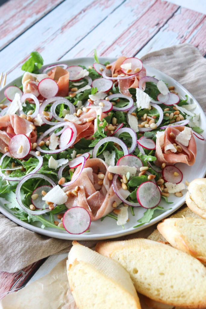 Lækker Salat med Parmaskinke, Rucola Og Pinjekerner