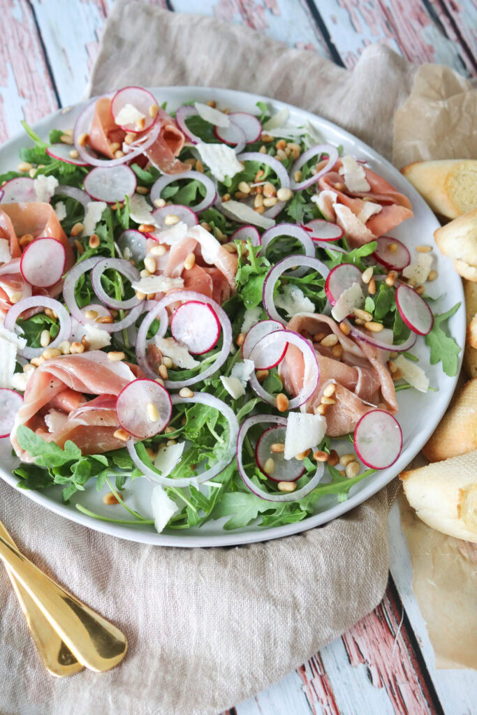 Lækker Salat med Parmaskinke, Rucola Og Pinjekerner