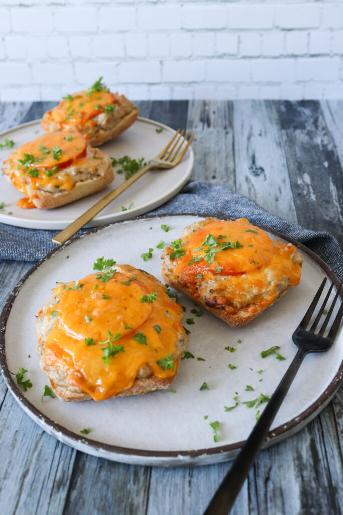 Tunamelts - American Classic Og NY Deli Style - Brød Med Tun Og Ost