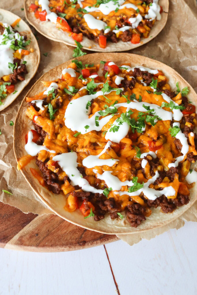 Tortilla Pizzaer Med Taco BBQ Oksekød Og Ost