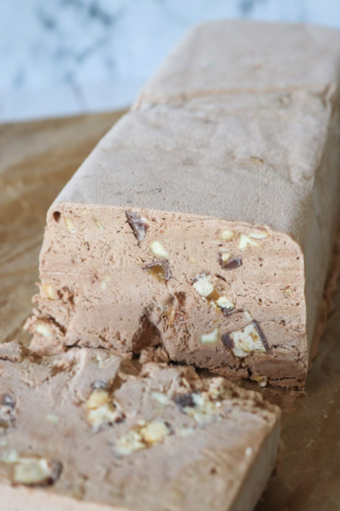 Den Bedste Is - Snickers Parfait Med Snickers Og Saltede Peanuts