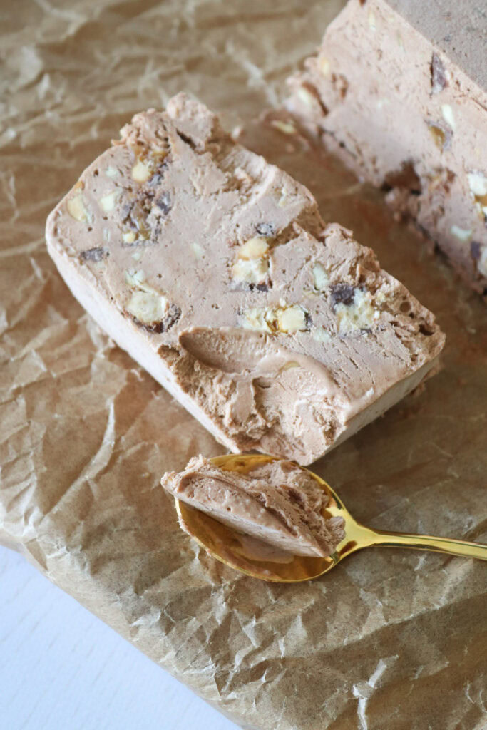 Den Bedste Is - Snickers Parfait Med Snickers Og Saltede Peanuts