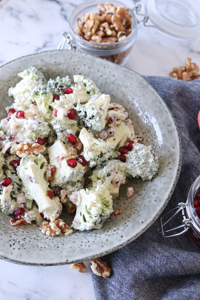 Hjemmelavet Broccolisalat - Opskrift På Hjemmelavet Broccolisalat