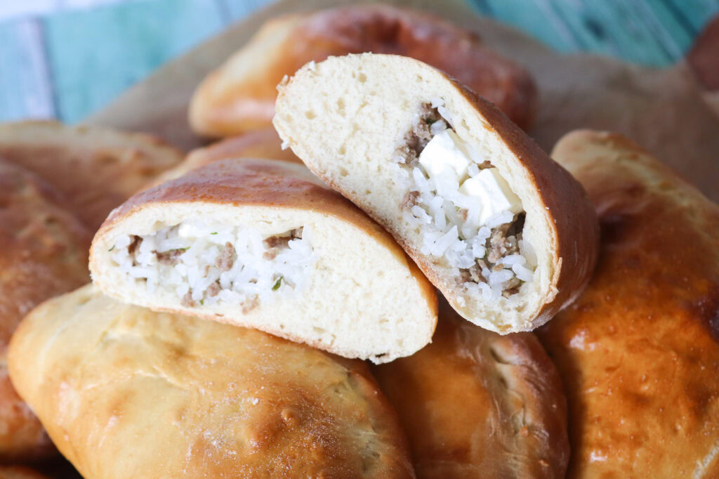 Bløde Og Lækre Pirogger Med Oksekød, Ris Og Feta - Gode I Madpakken