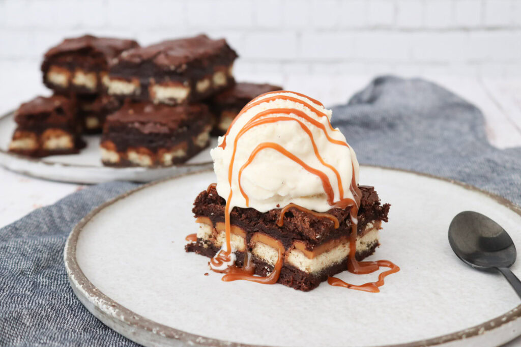 Fudgy Brownie Med Twix - Opskrift På Den Bedste Brownie