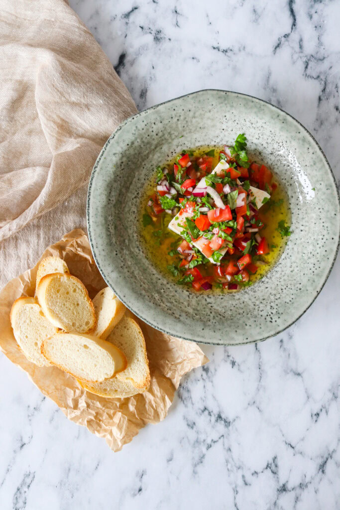 Feta I Marinade Af Frisk Salsa Og Olie - Lækkert Tilbehør Til Brød