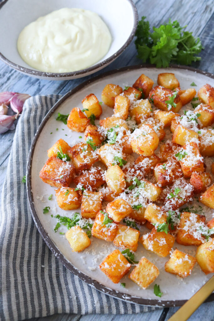De Bedste Pandestegte Kartofler Med Parmesan, Hvidløg Og Persille