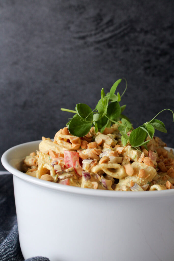 Pastasalat Med Peanut Butter, Karry, Kylling og Bacon