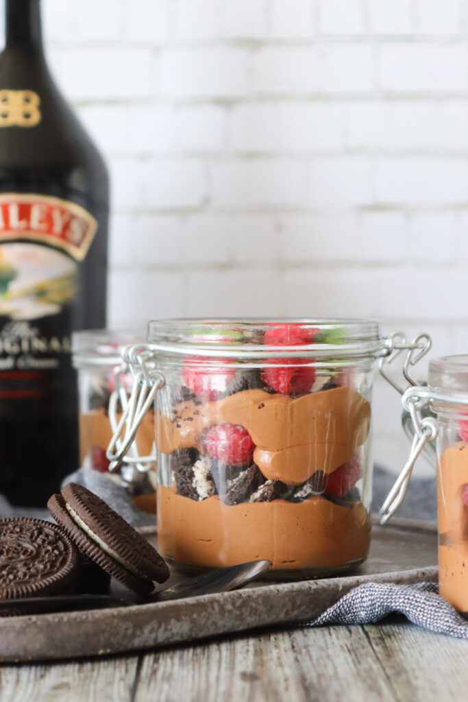 Baileys Chokolade Cheesecake Desserter I Glas Med Hindbær Og Oreo