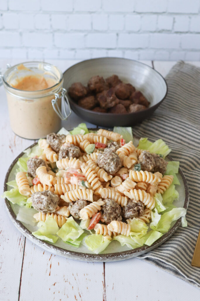Burger Pastasalat - Pastasalat Med Mini Bøffer Og Burgerdressing