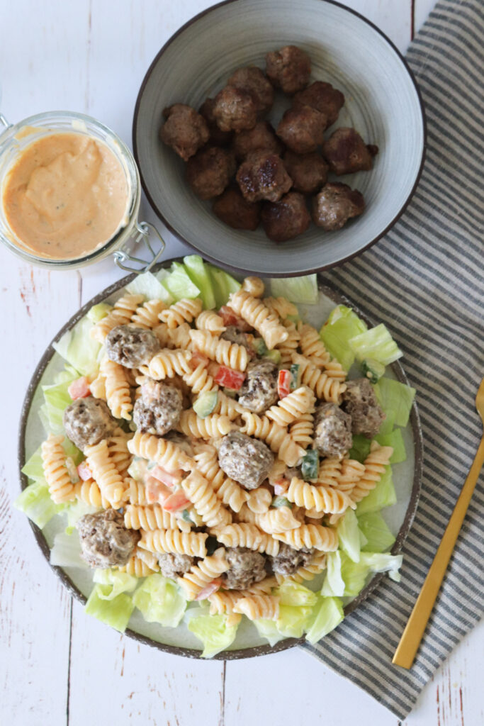 Burger Pastasalat - Pastasalat Med Mini Bøffer Og Burgerdressing