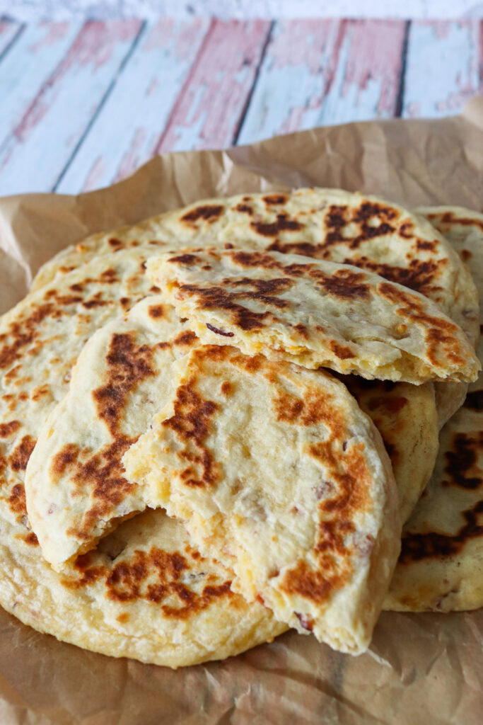 Fladbrød Med Bacon Og Cheddar - Hjemmelavet Fladbrød