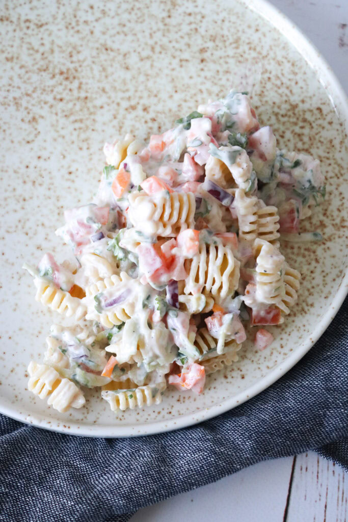 Sund, Frisk Og Lækker Pastasalat Med Tzatziki