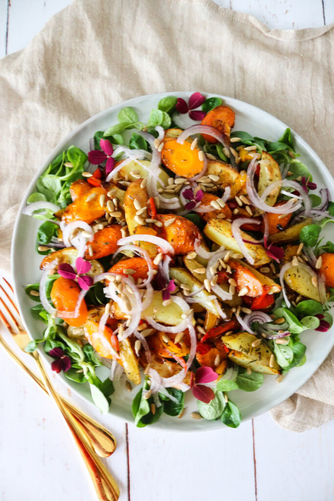 Salat Med Bagte Gulerødder, Kartofler Og Ristede Solsikkekerner