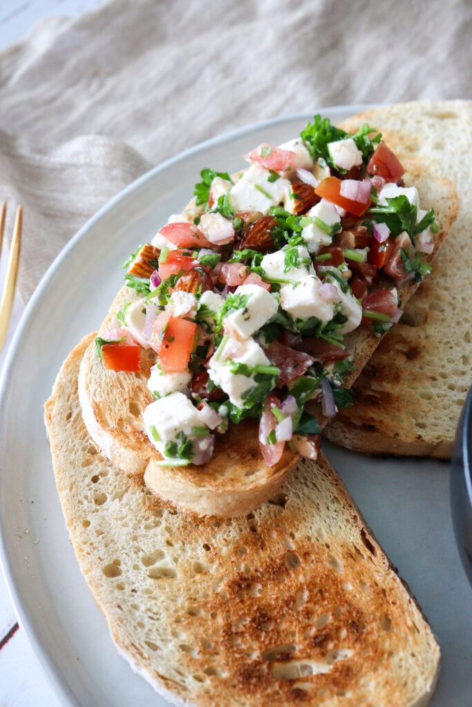 Den Bedste Persillesalat Med Tomat, Feta Og Mandler