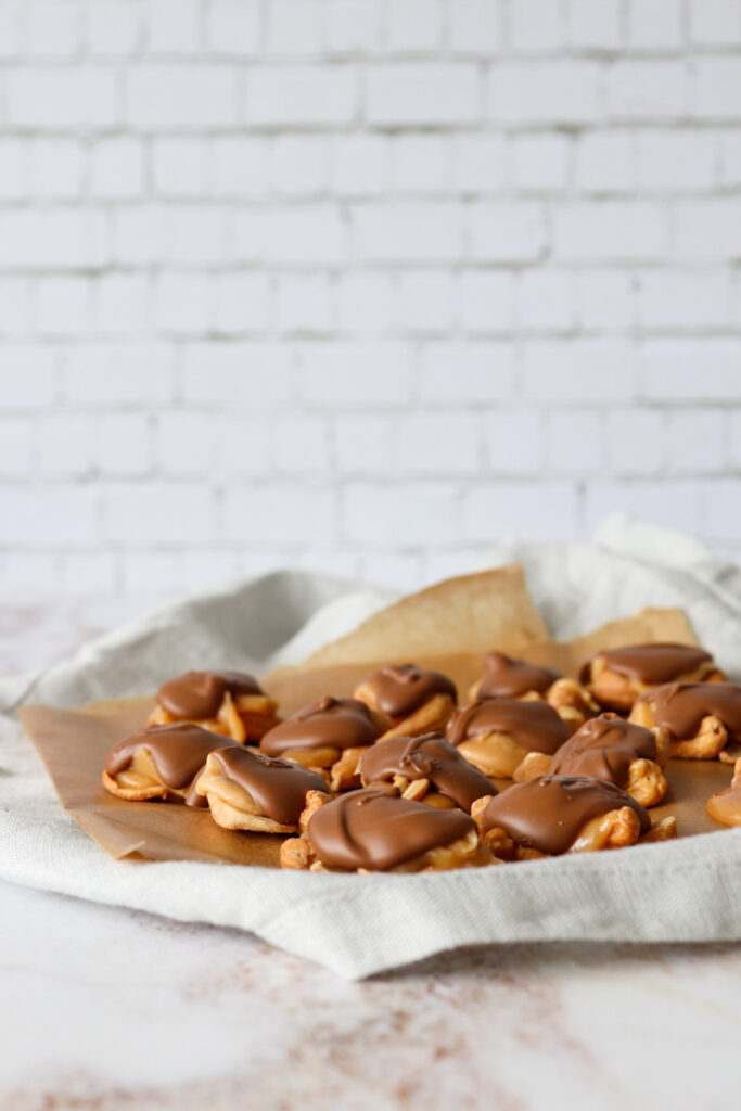 Cashew Clusters - Cashewnødder Med Chokolade Og Karamel