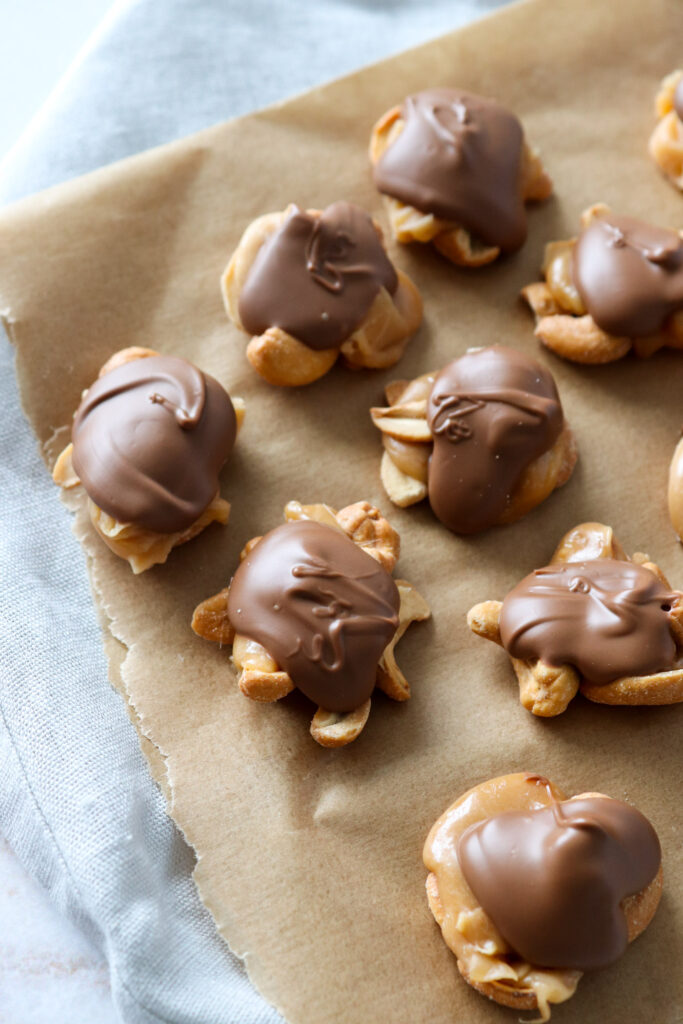 Cashew Clusters - Cashewnødder Med Chokolade Og Karamel