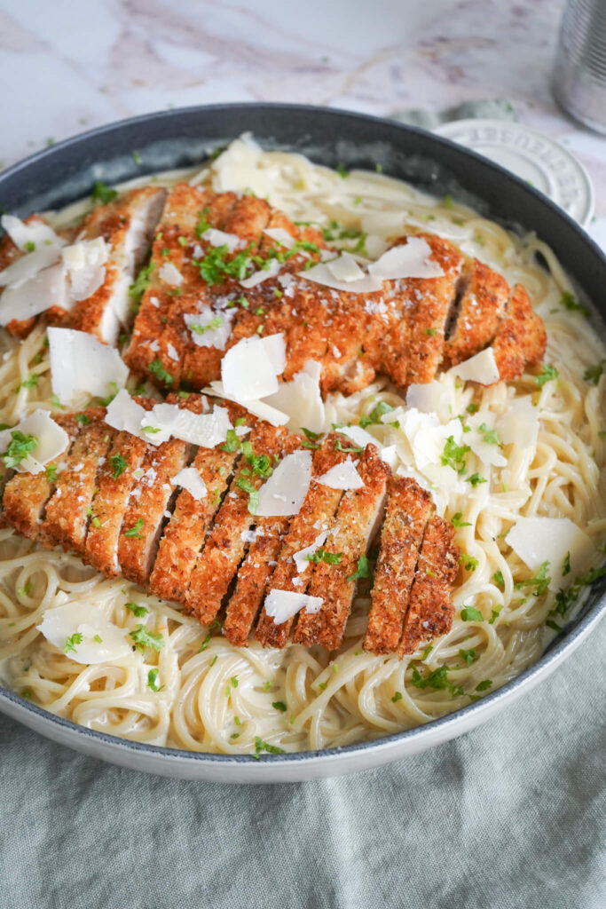Pasta alfredo med sprød kylling