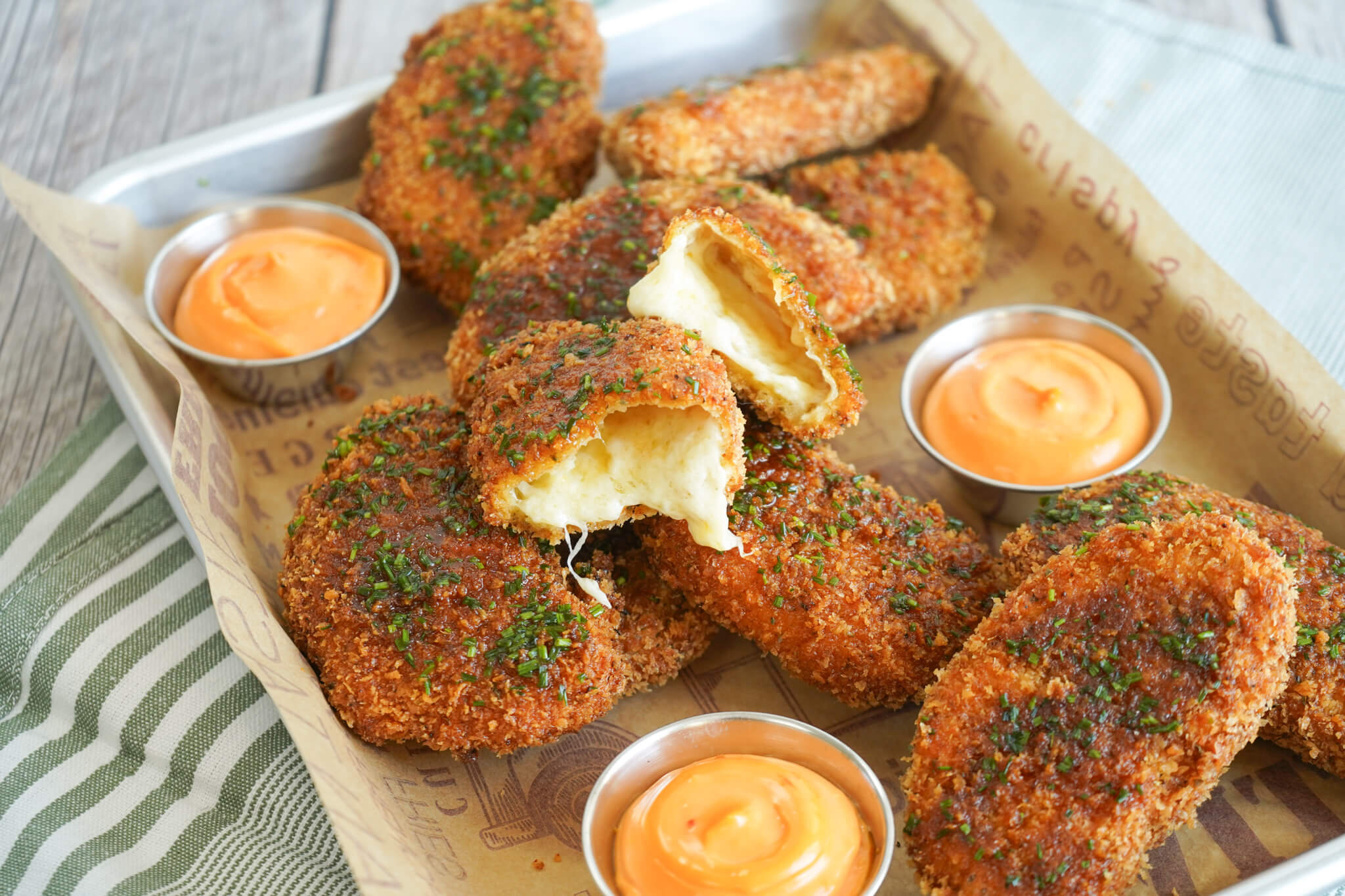 Chili/honning friteret flødehavarti