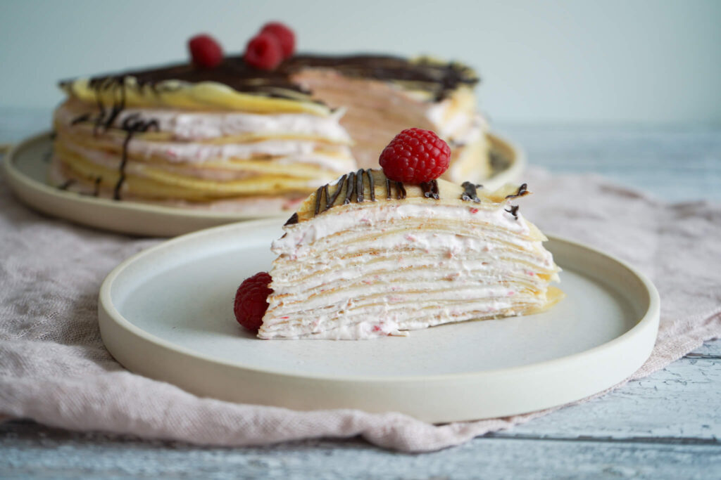 Pandekagelagkage med hindbær cheesecakecreme