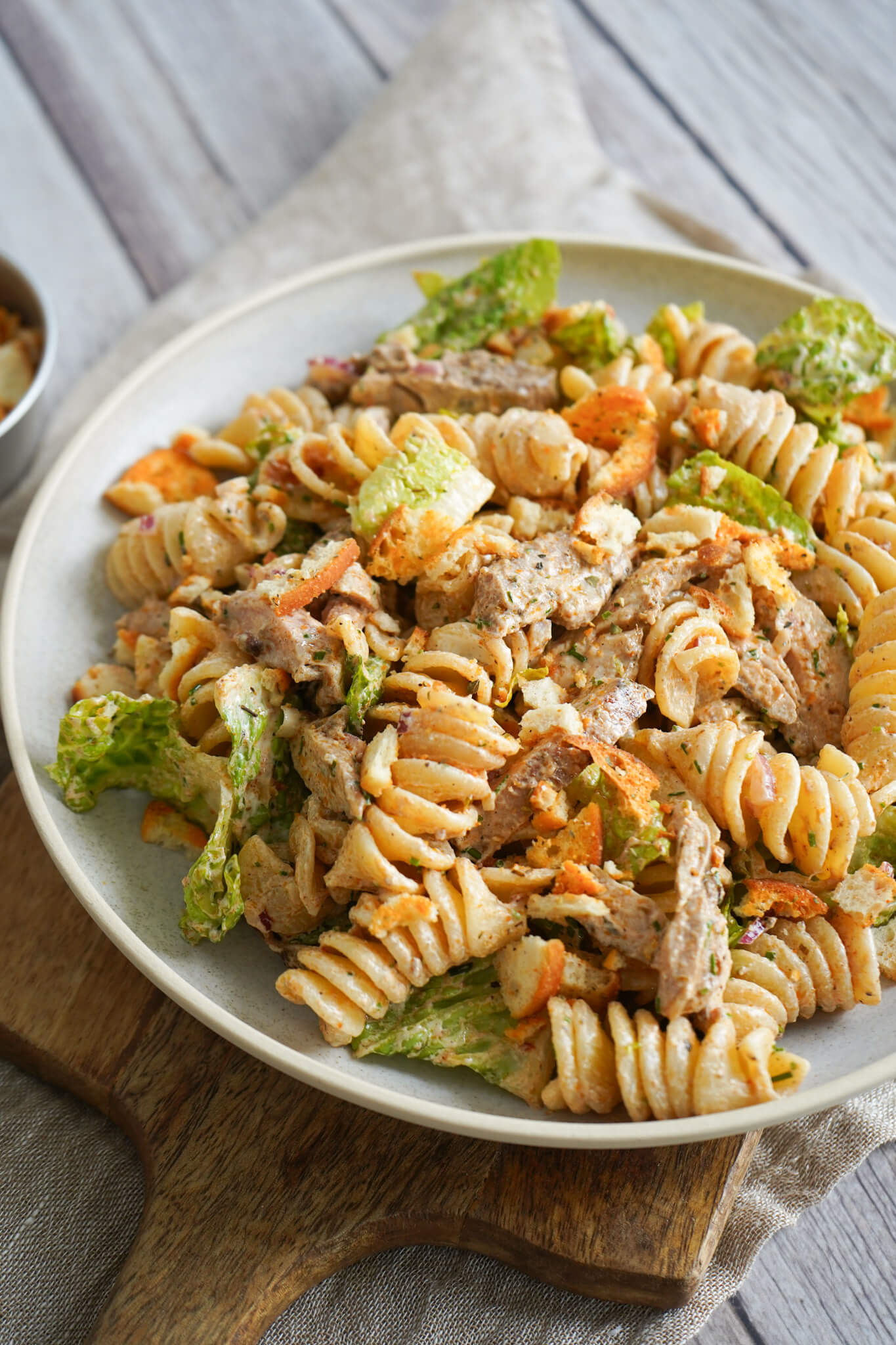 Pastasalat med krydret kylling