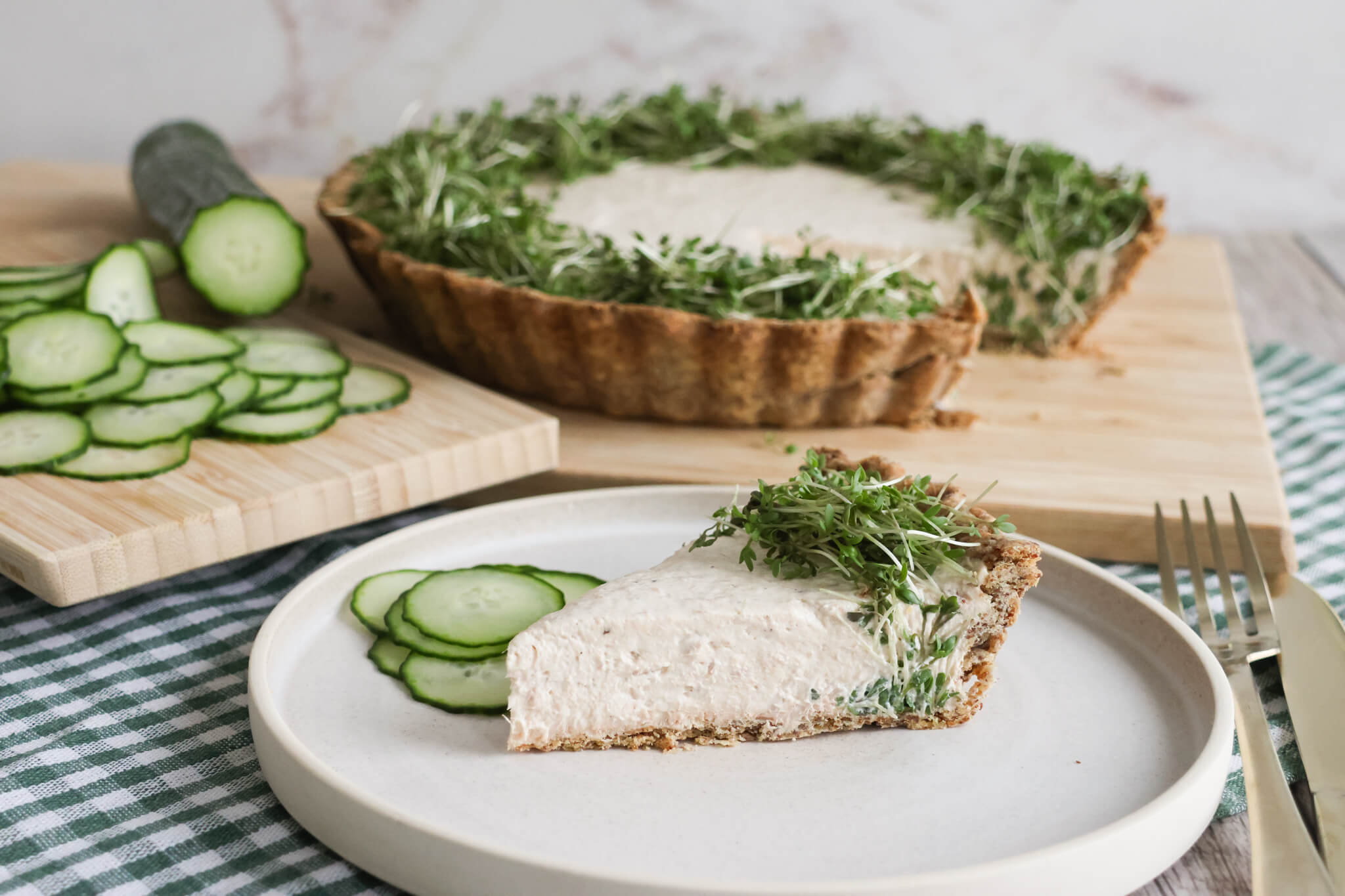 Rugbrødstærte med tunmousse
